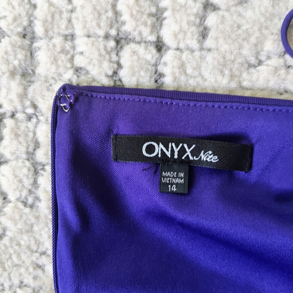 Onyx Nite Size 14 Purple Evening Gown - Picture 3 of 9